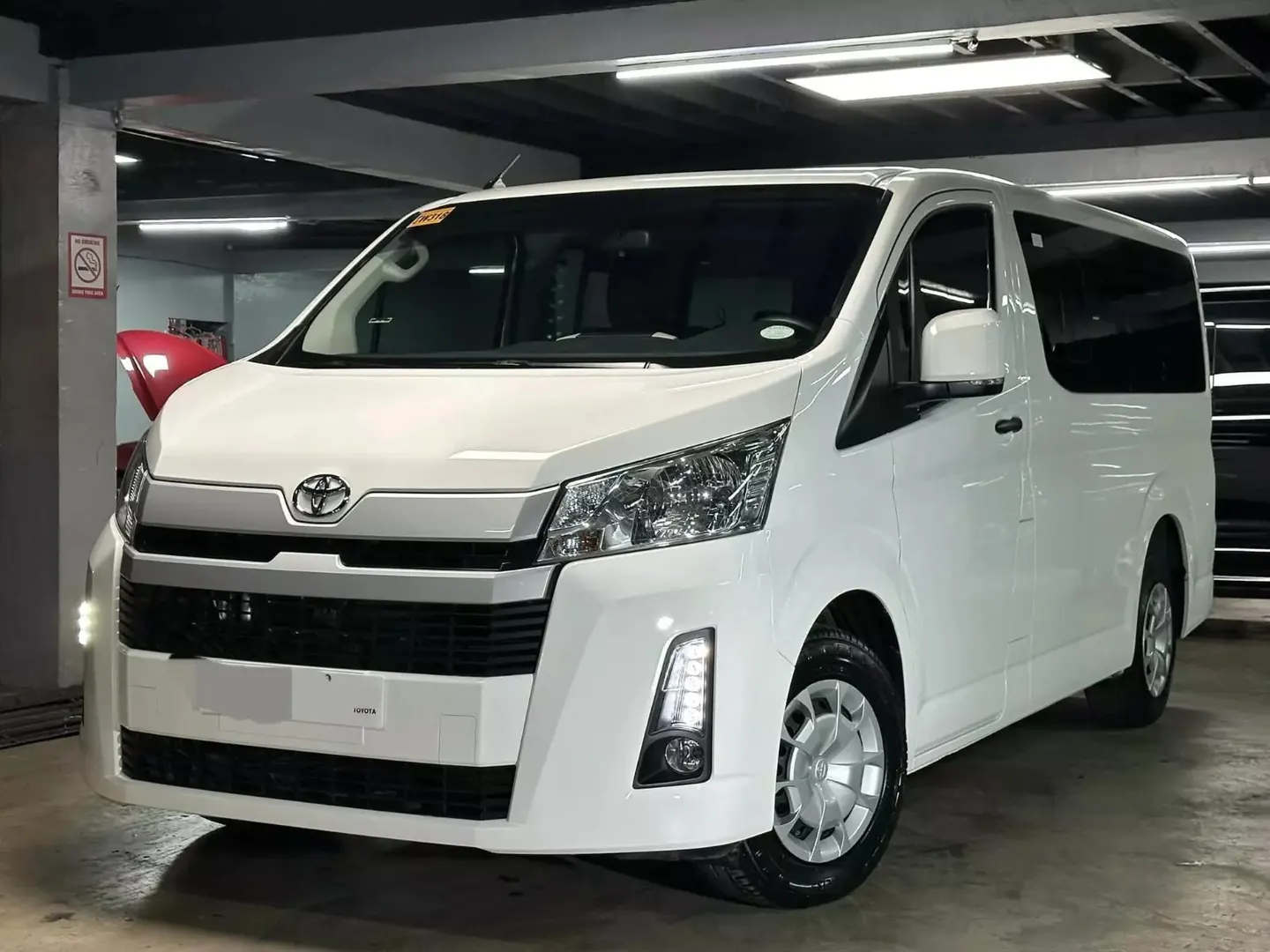 TOYOTA HIACE COMMUTER DELUXE (2023-24-25-26) placeholder 3