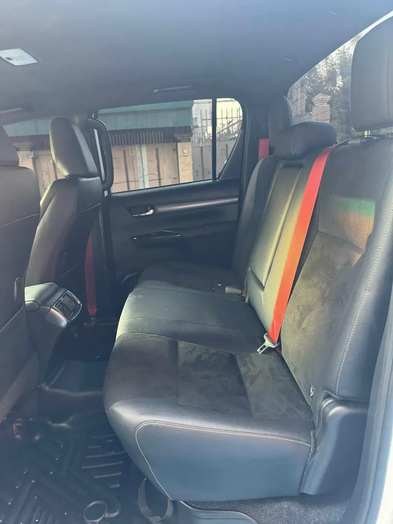 TOYOTA HILUX GRS 4X4 TOP OF THE LINE (2025) placeholder 5