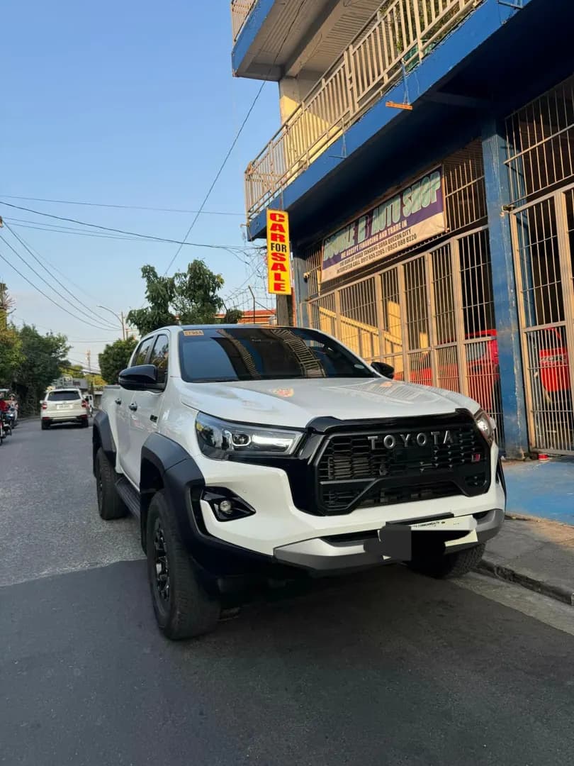 TOYOTA HILUX GRS 4X4 TOP OF THE LINE (2025) placeholder 2