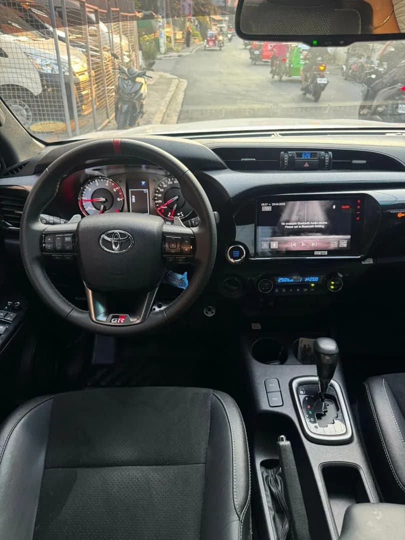 TOYOTA HILUX GRS 4X4 TOP OF THE LINE (2025) placeholder 4